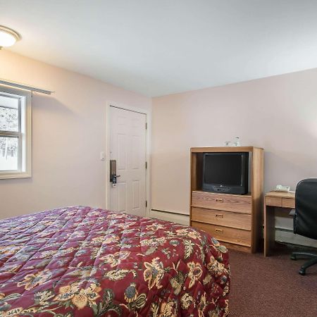 Rodeway Inn Bellows Falls Exterior photo