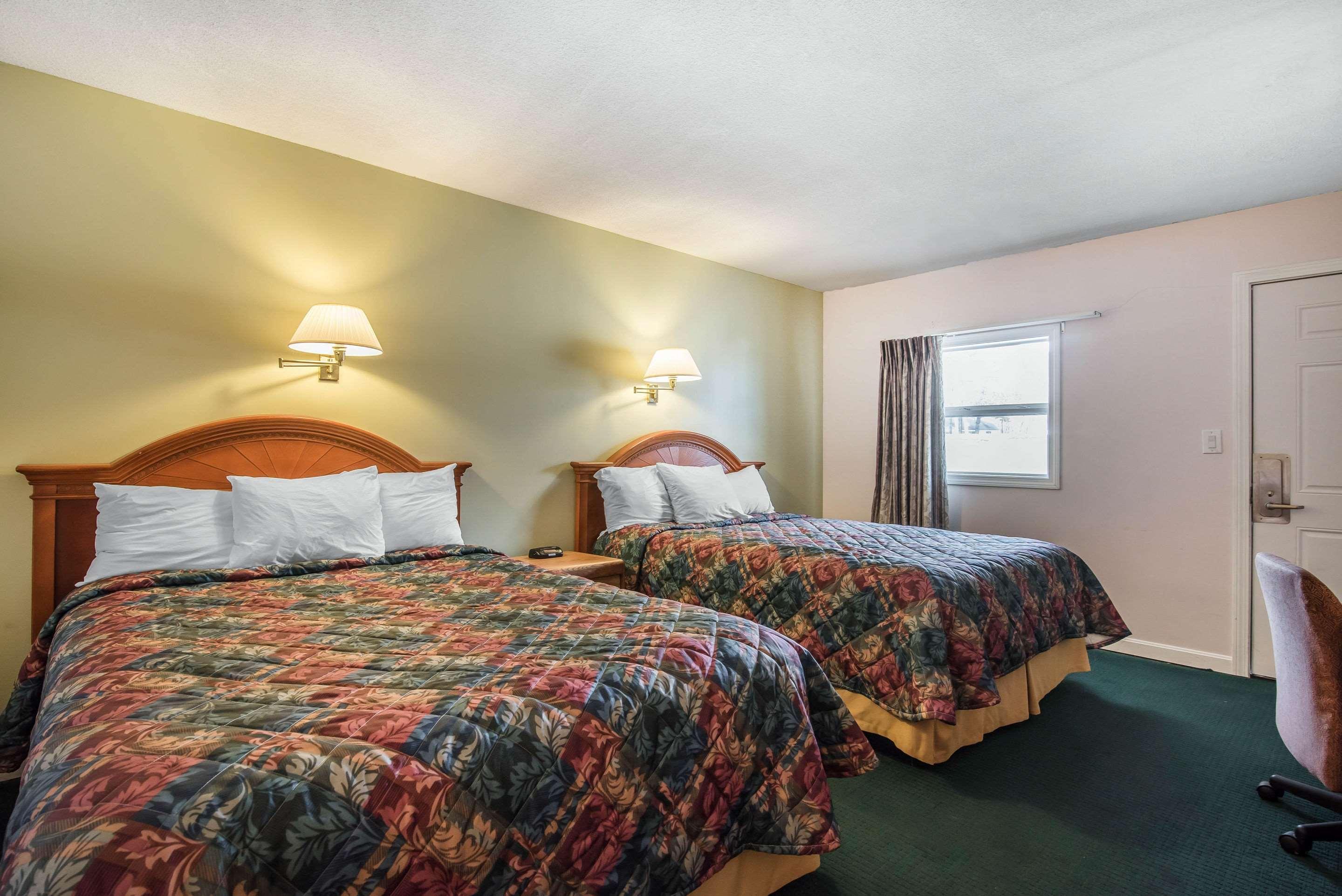 Rodeway Inn Bellows Falls Exterior photo