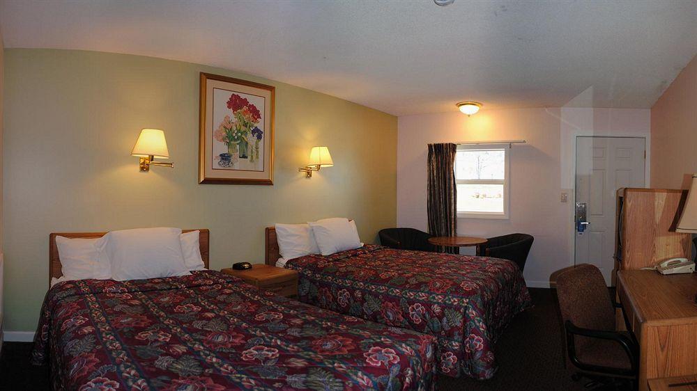 Rodeway Inn Bellows Falls Exterior photo